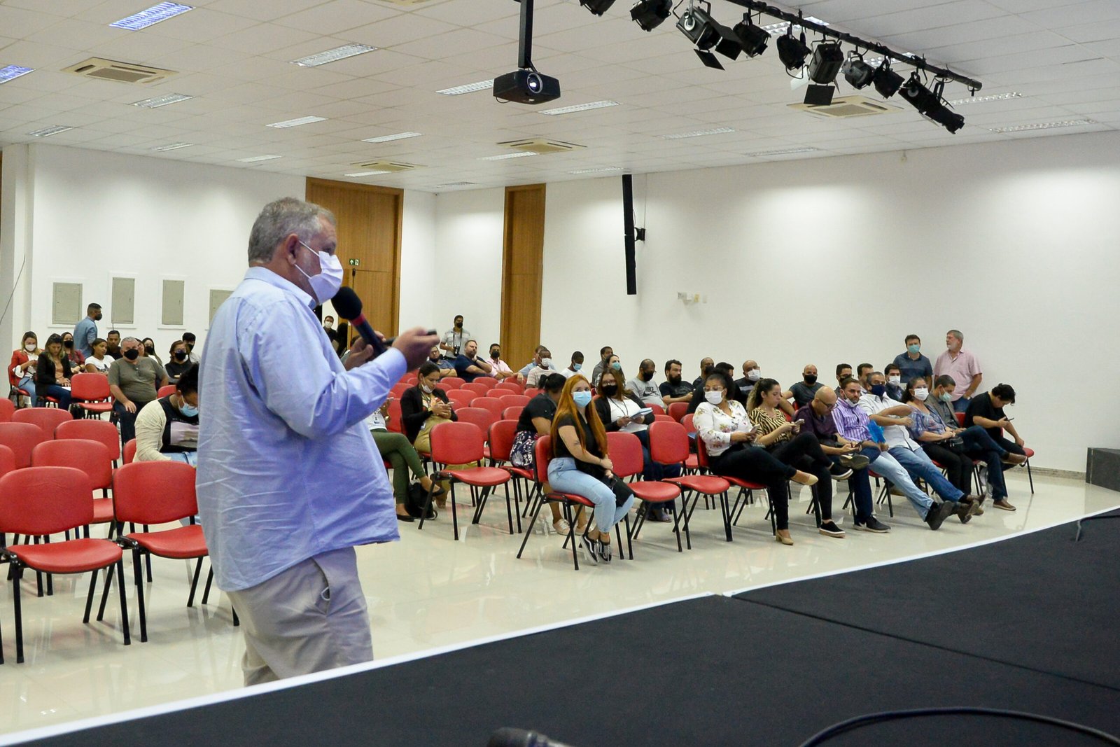 Executivo reforça intenção de rescindir contrato com a SIT