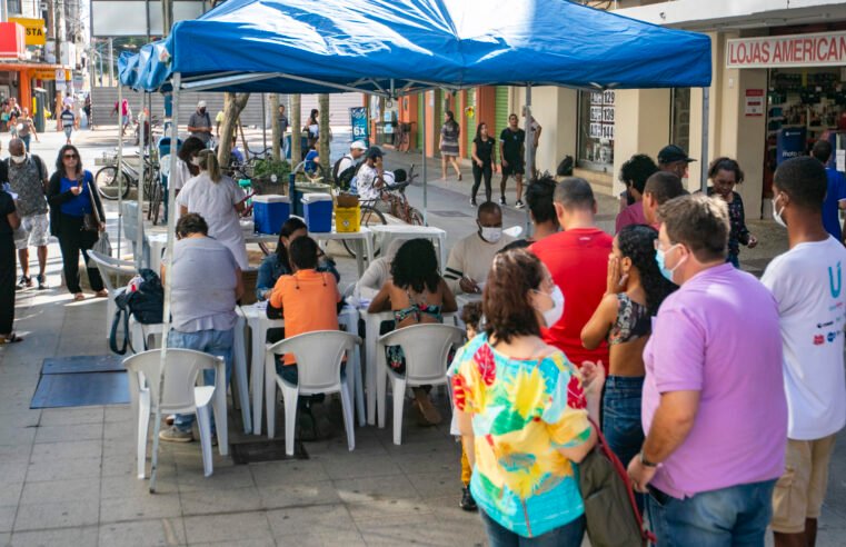 Calçadão recebe equipes da Saúde para vacinação contra a Covid-19