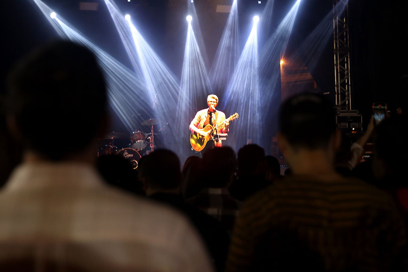 Público lota Festival do Sesc no Sana em show do cantor Leoni