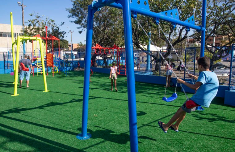 Novo Cavaleiros: prefeitura entrega mais uma praça à população