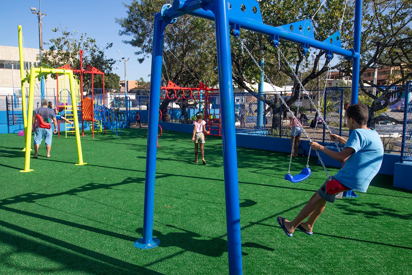 Novo Cavaleiros: prefeitura entrega mais uma praça à população