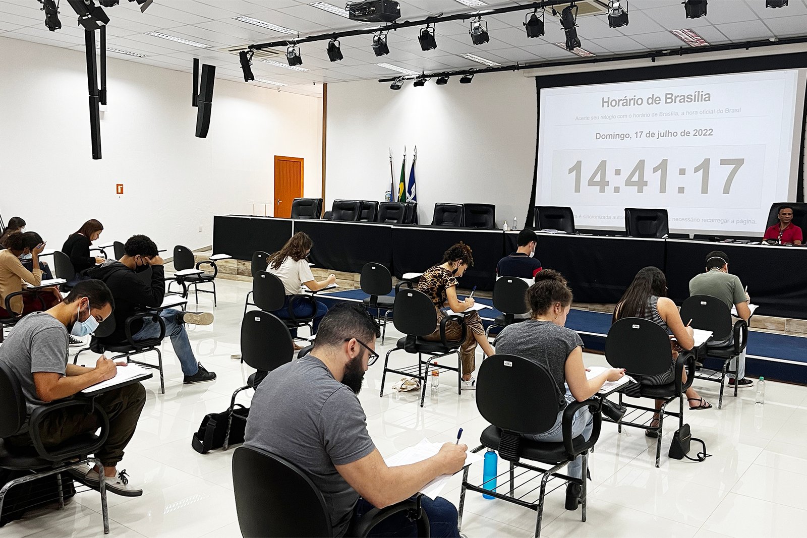 Programa de estágio: candidatos realizam provas presenciais