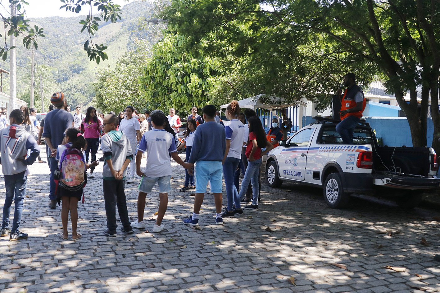 Defesa Civil realiza atividade de evacuação com estudantes 