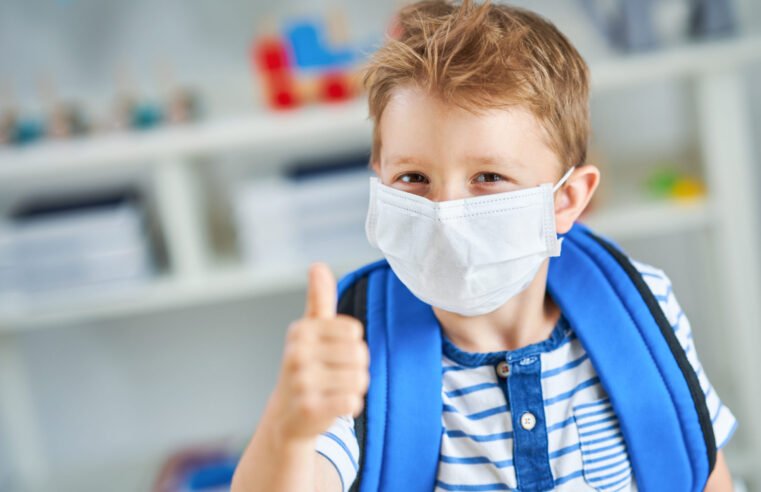 Macaé define retorno de máscaras em escolas e unidades de saúde
