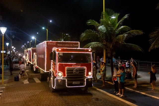 Caravana de Natal da Coca-Cola encantará Macaé neste sábado