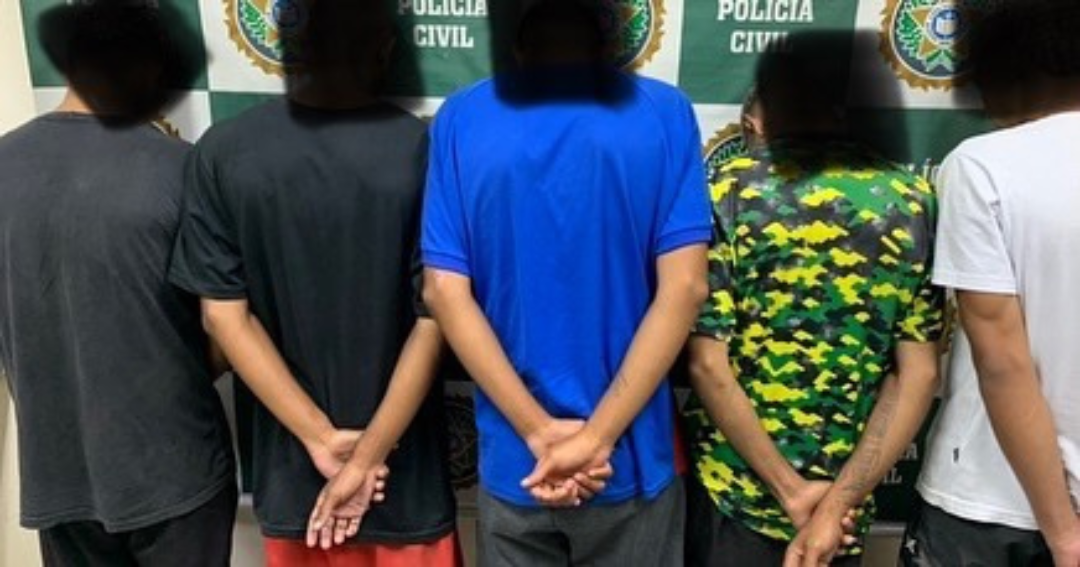Homens foram presos em ação contra tráfico de drogas e roubo de carro