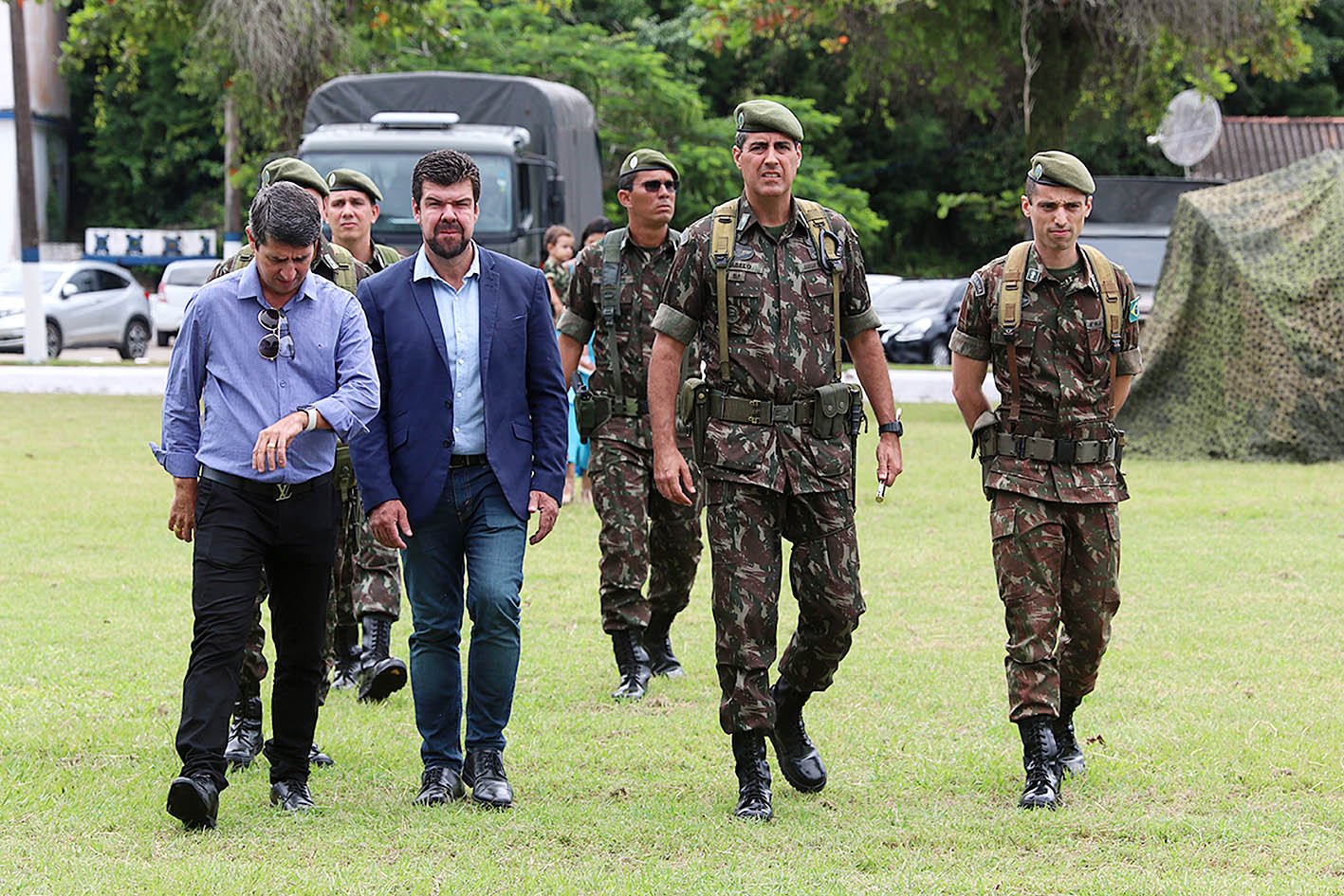 Prefeito participa de formatura de passagem de comando no Forte