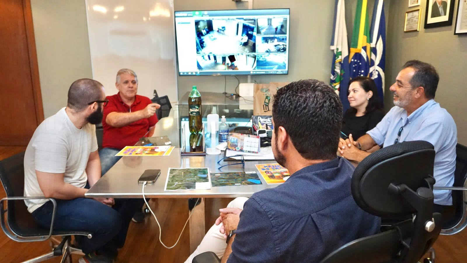 Governo apoia projeto de instalação de fábrica de refrigerantes em Macaé