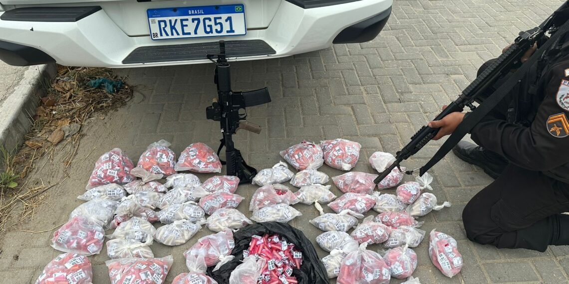 Polícia Militar localiza grande quantidade de drogas no Lagomar, em Macaé.