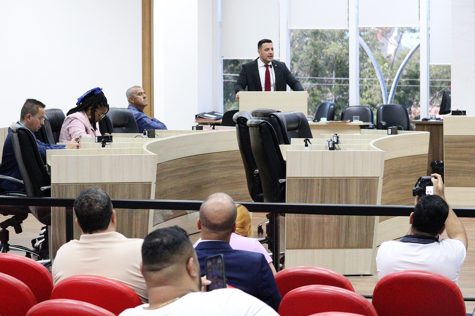Câmara de Macaé recebe juiz criminal para debater políticas de segurança pública