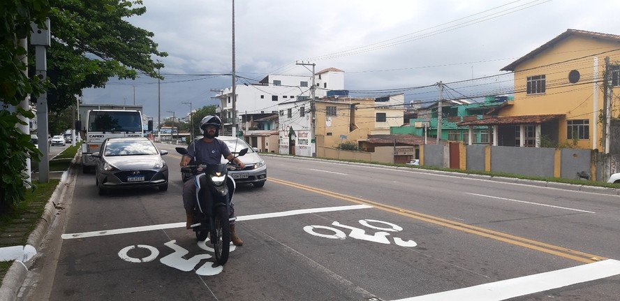 Prefeitura de Macaé cria áreas de espera seguras para motociclistas nos semáforos