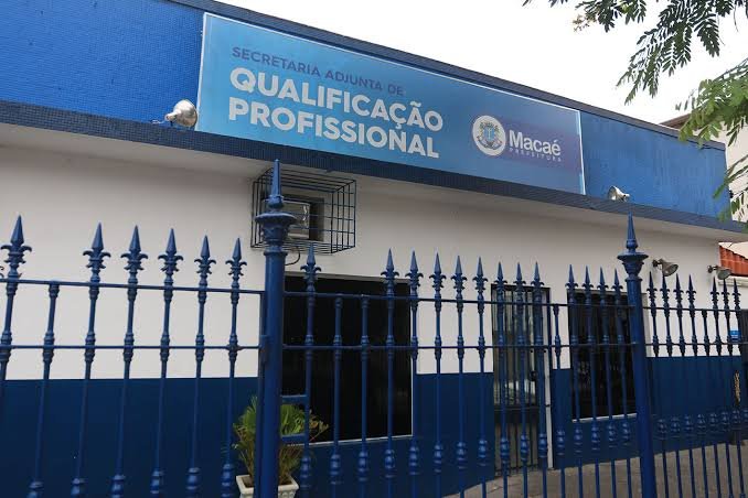 OPORTUNIDADES DE CURSOS DE QUALIFICAÇÃO PROFISSIONAL EM DIVERSAS ÁREAS