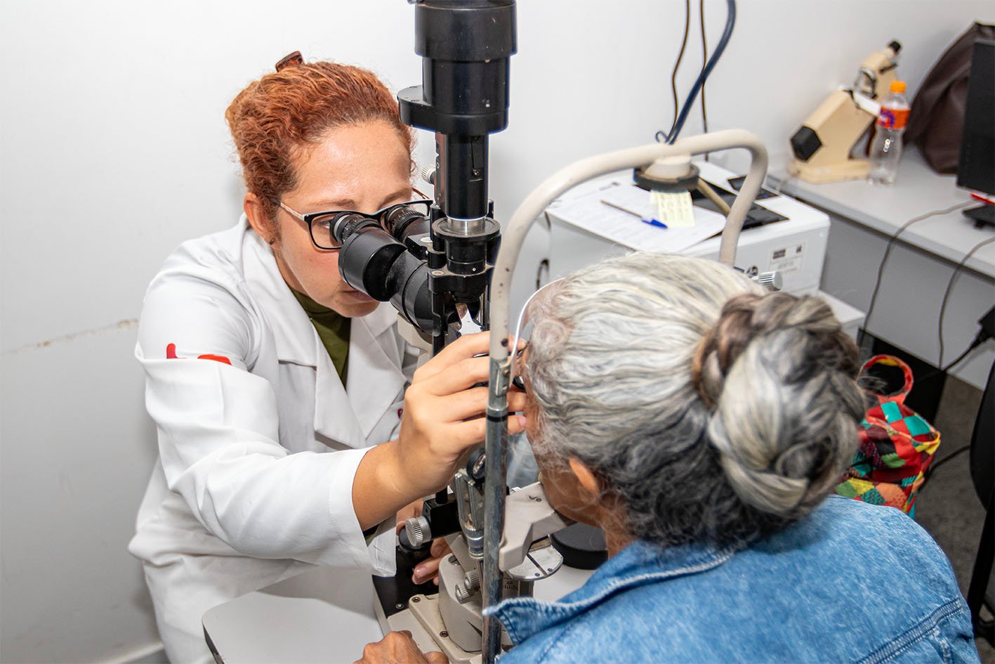 Equipe do Hospital do Olho atende no Centro de Especialidades Dona Alba