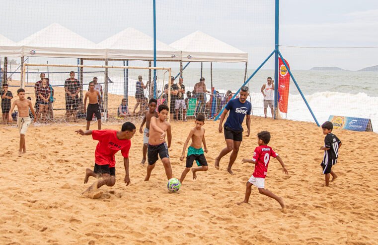 Léo Moura interage com público em Clínica na programação do Sesc Verão Esportivo