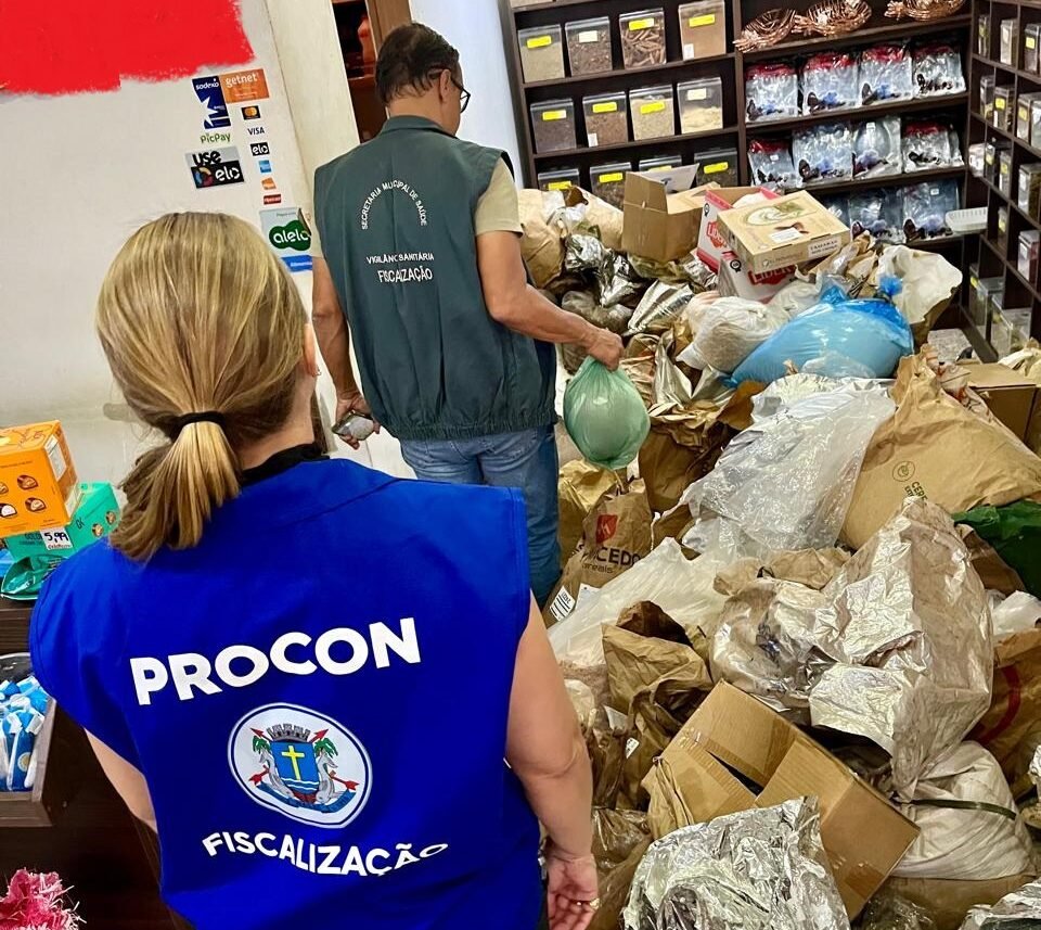 Operação apreende mais de 1 tonelada de produtos vencidos em loja de produtos naturais