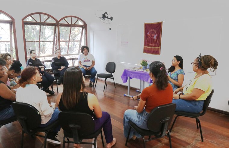 Sarau de poesias celebra a arte e a resistência feminina