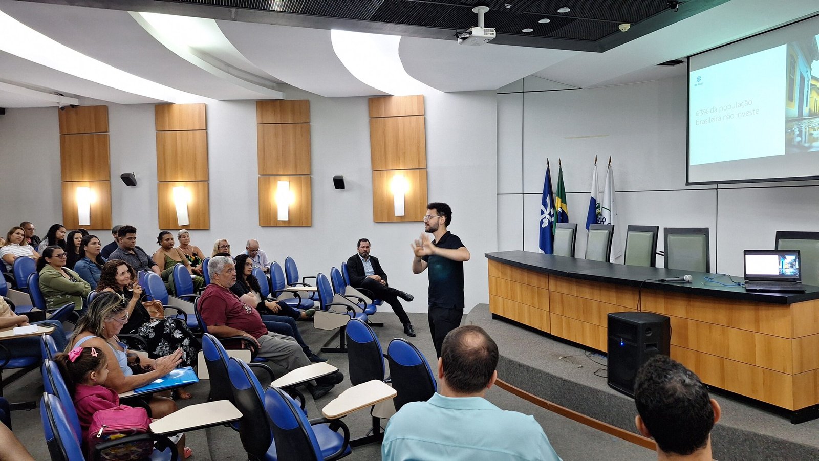 Palestra sobre Educação Financeira orientou cerca de 100 servidores de Macaé