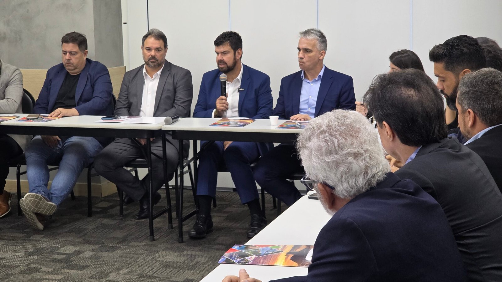 Macaé participa de reunião na capital fluminense para debater retomada de voos comerciais no município