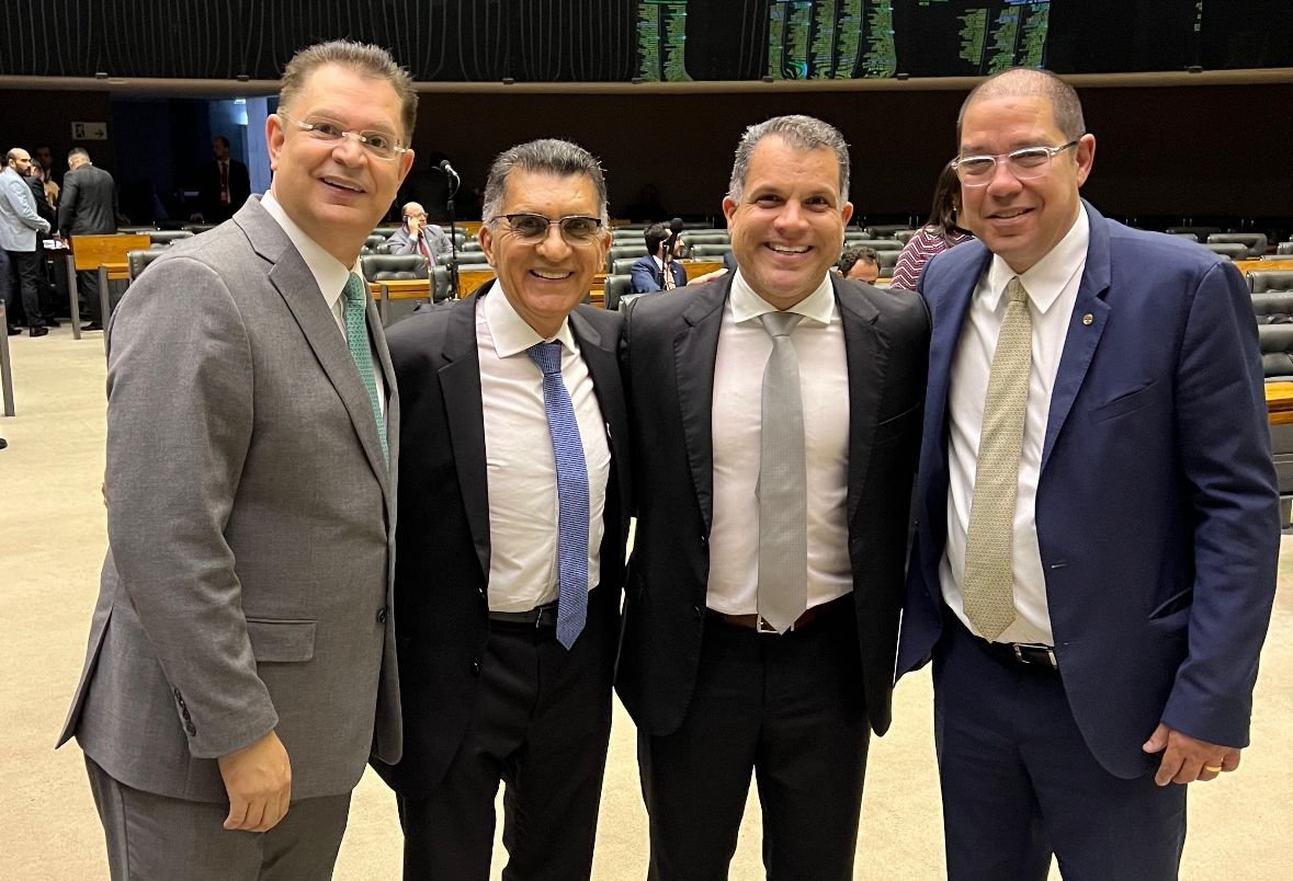 Deputados Sóstenes Cavalcante e Autineu Cortês recebem médicos da Região dos Lagos em Brasília