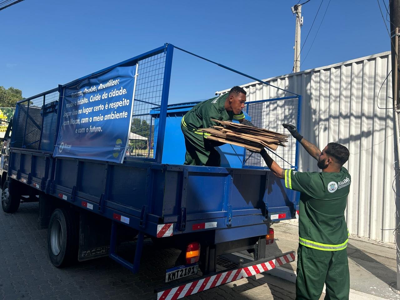 Coleta Seletiva Porta a Porta tem início no bairro Pecado com participação ativa dos moradores