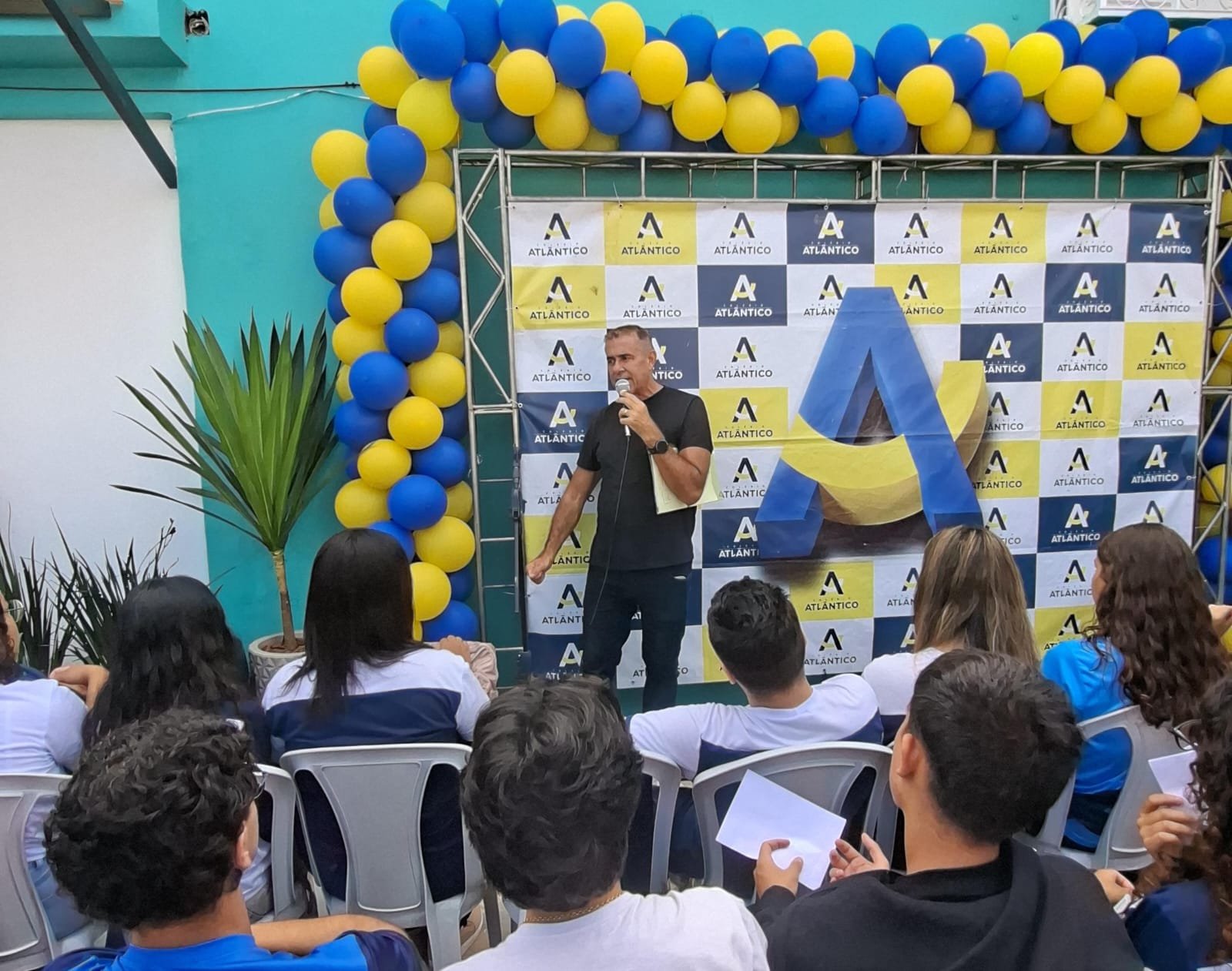 NOVO PRÉDIO PARA O ENSINO MÉDIO É INAUGURADO EM MACAÉ