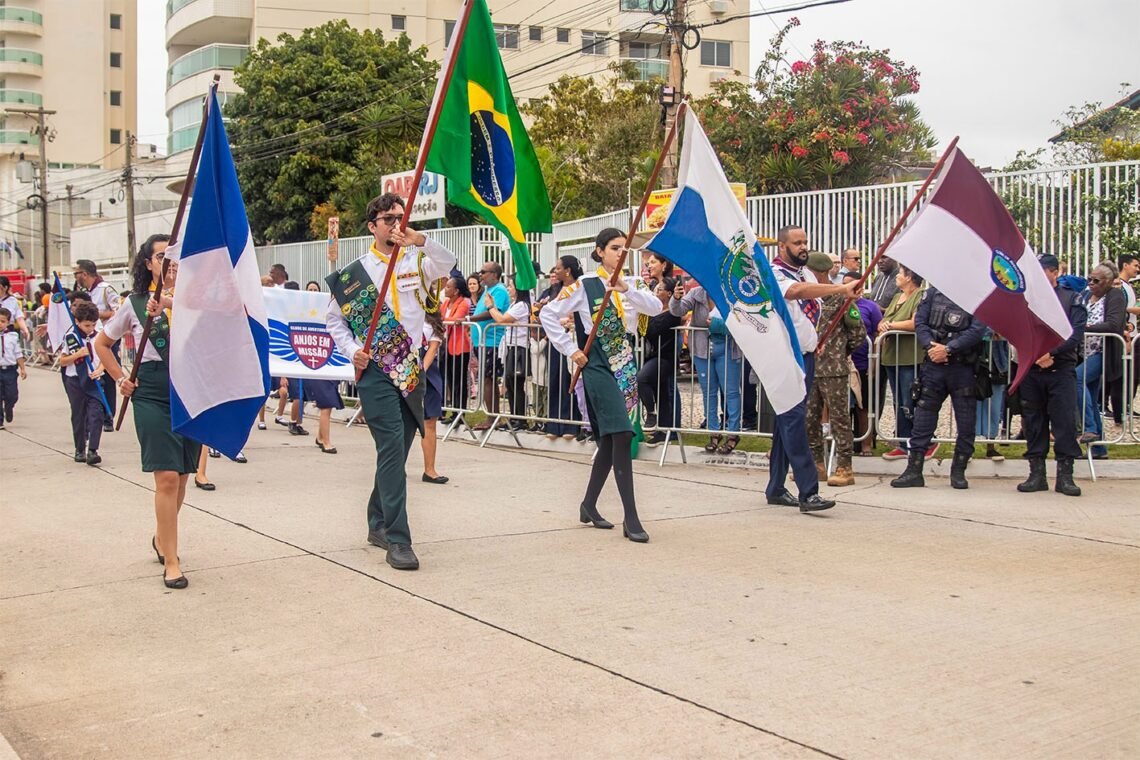Desfile de 7 de Setembro reúne grande público e movimenta a orla de Imbetiba, em Macaé