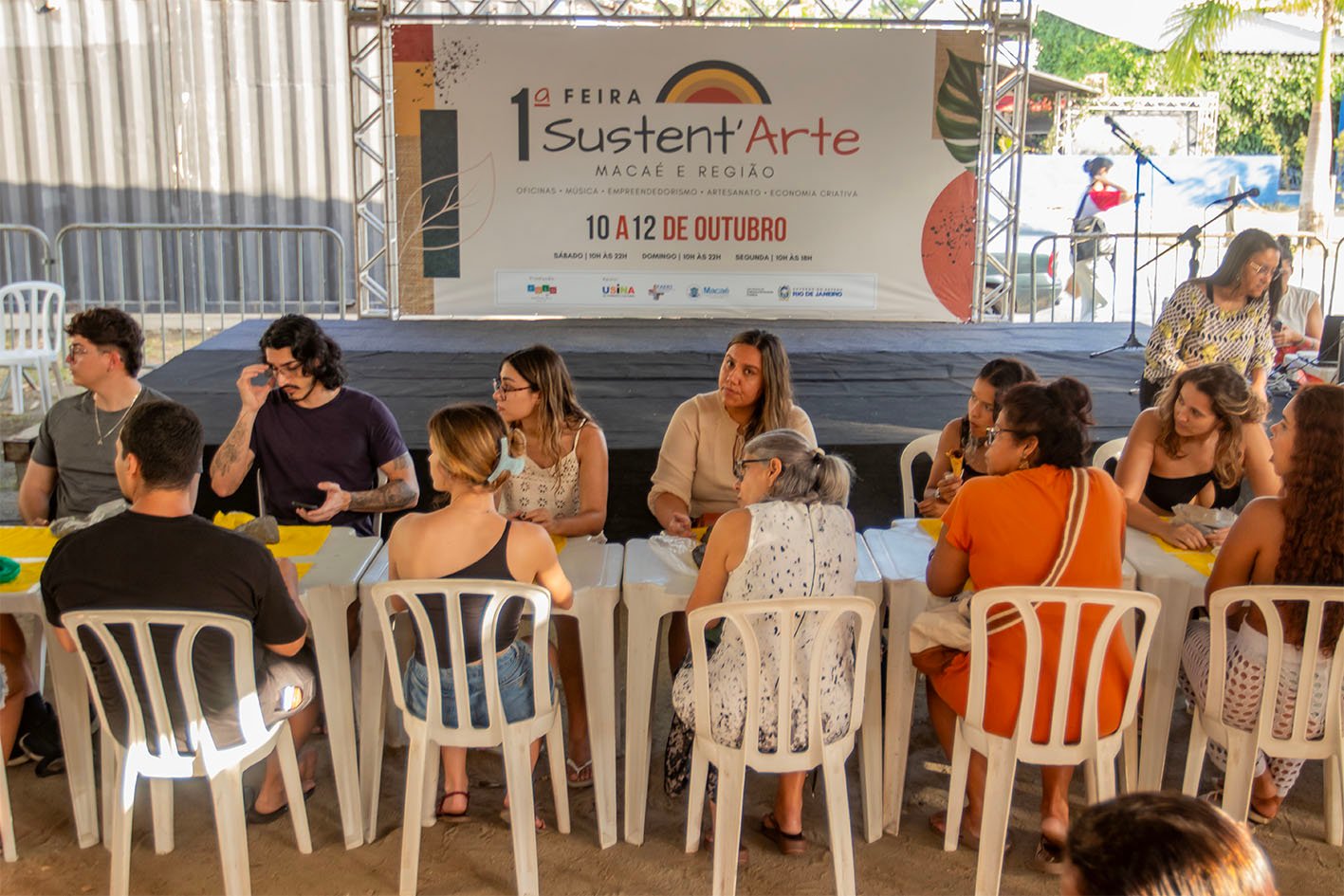 Feira Sustent’Arte reúne artesãos e oferece oficinas de cerâmica em Macaé