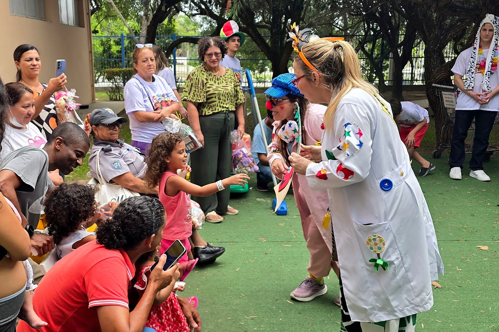 Projeto Pão da Vida leva brincadeiras e acolhimento às crianças internadas no HPM